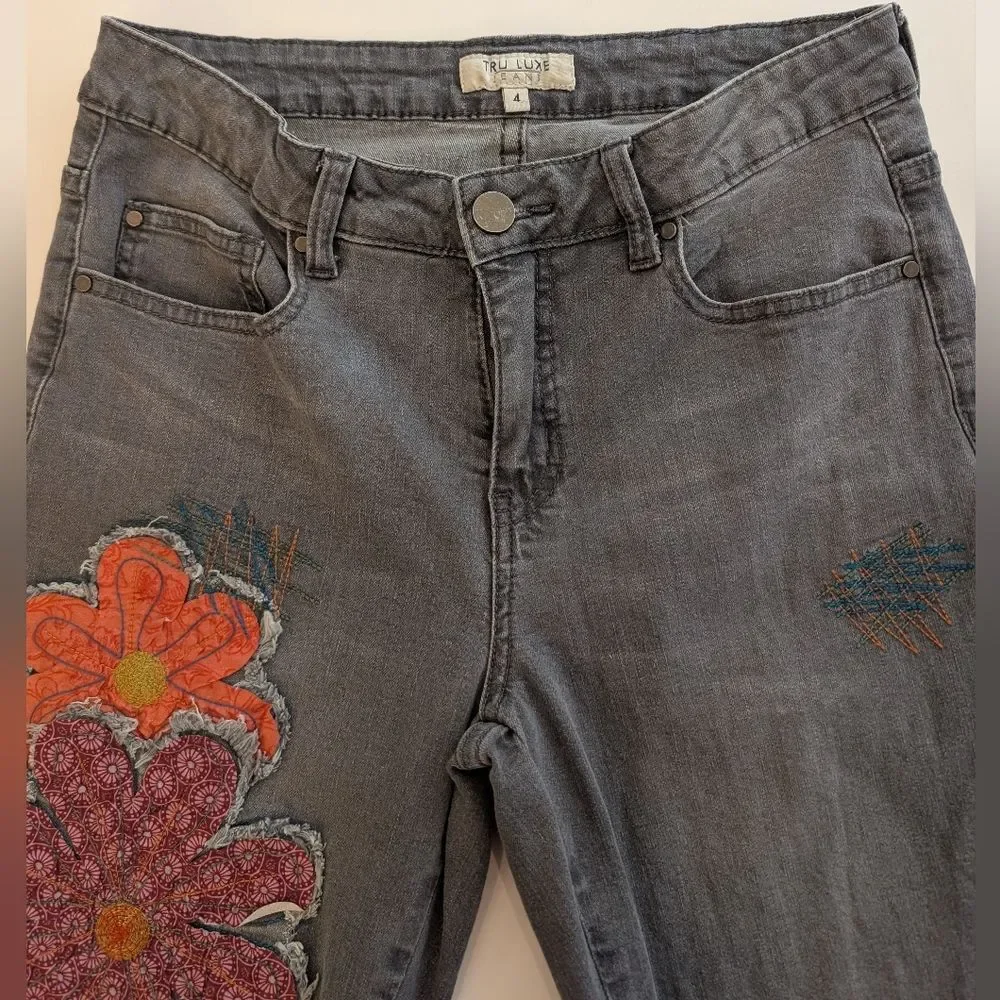 Tru‎ Luxe Jeans Gray Straight Leg Jeans with Colorful Floral Patches
